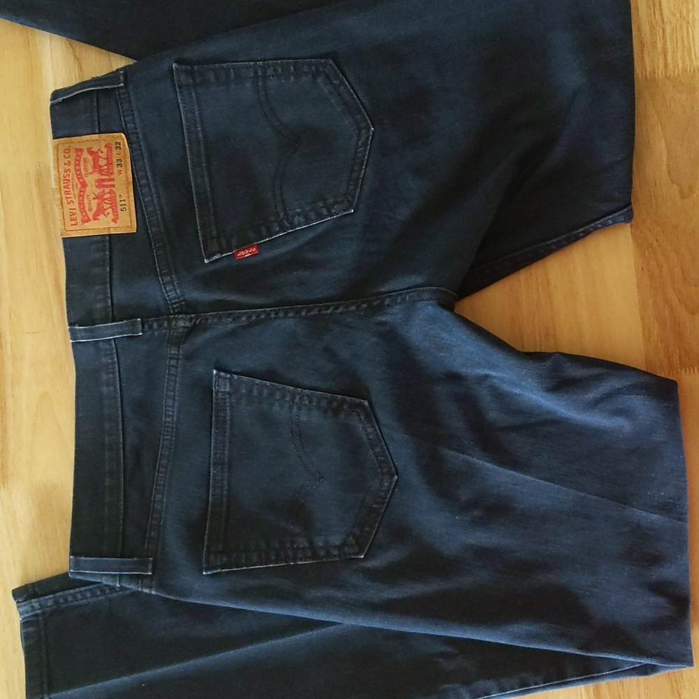 Levi blue jeans  33×32.